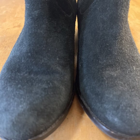 Vionic Kanela Black Suede Weather Resistant heeled Ankle Bootie zip Women's 7.5 - Picture 3 of 14